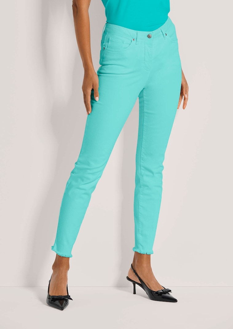 Jean avec franges fines au bas des jambes