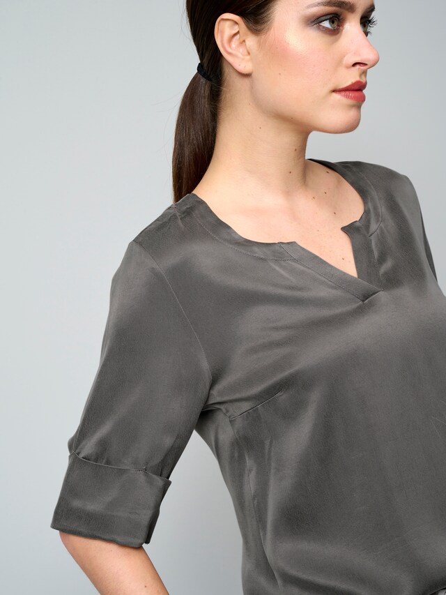 Satinbluse mit Aufschlag 4