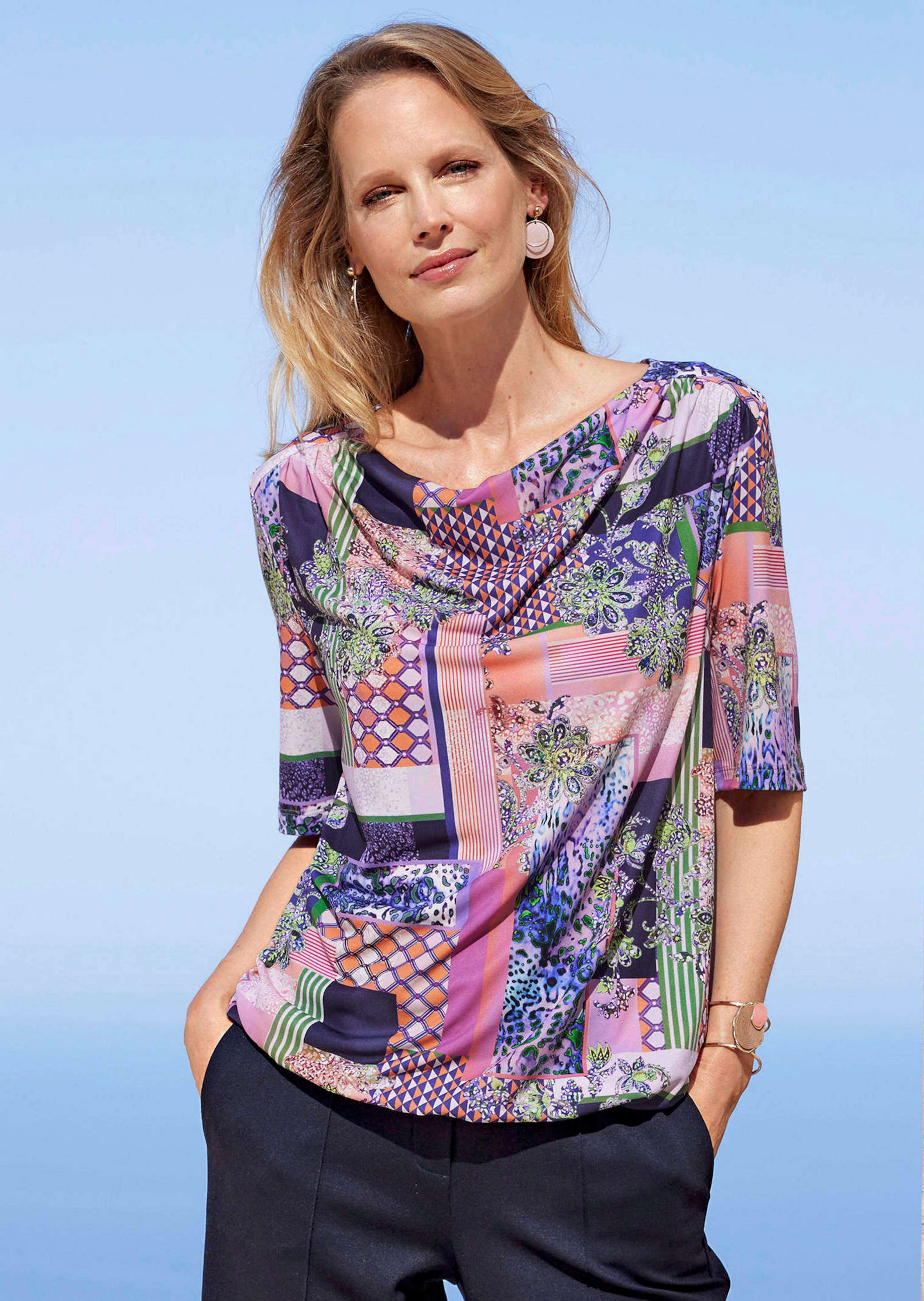 Shirt Mit Wasserfallausschnitt In Marine Gemustert Atelier GOLDNER shirt-mit-wasserfallausschnitt-in-marine-gemustert-atelier-goldner