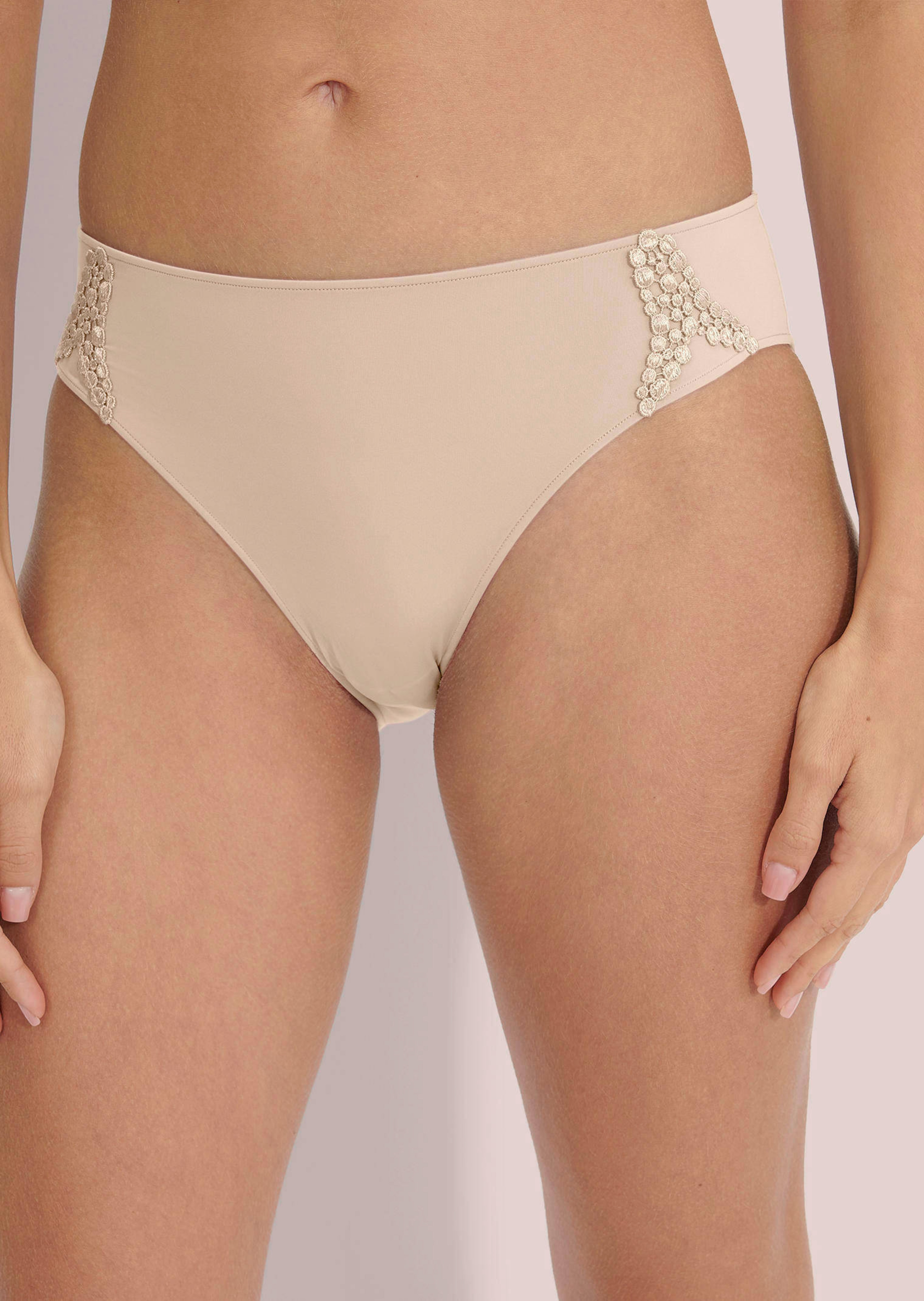 Hüftslip aus seidig-weicher Microfaser