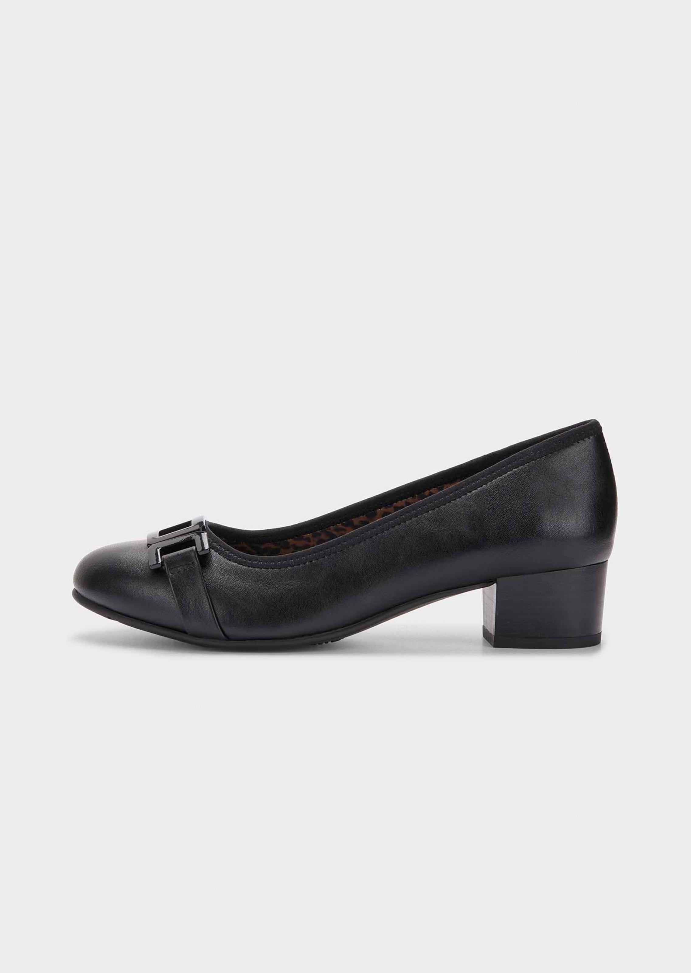 Pumps mit Zierschnalle