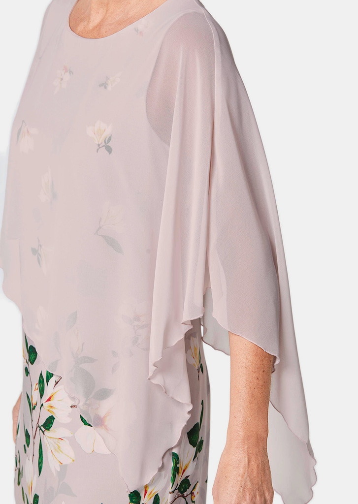 Kleid mit floralem Druck und Chiffonüberwurf