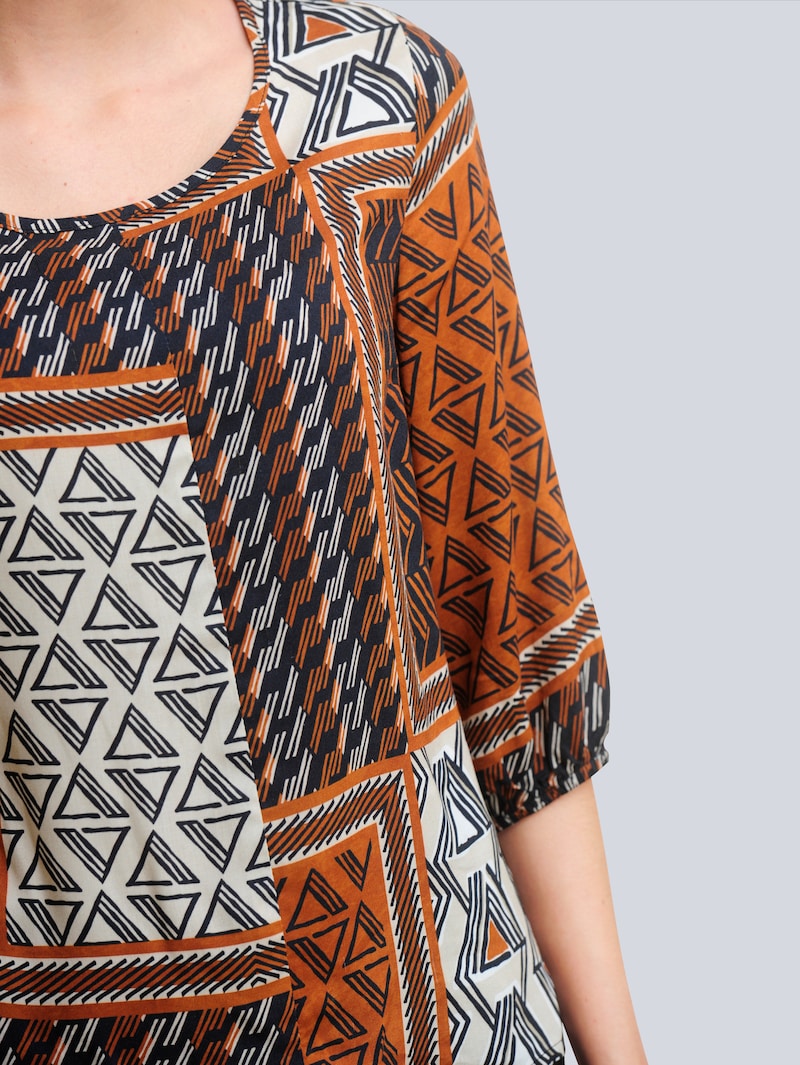 Bluse in mordener Patchoptik