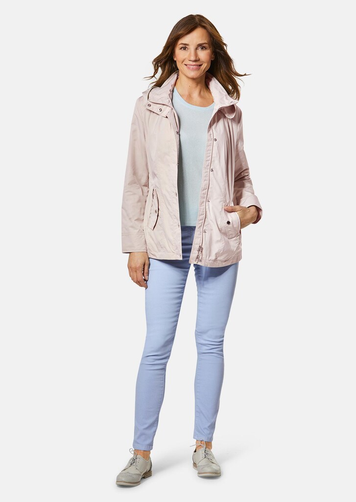 Leichte Jacke in glänzender Optik