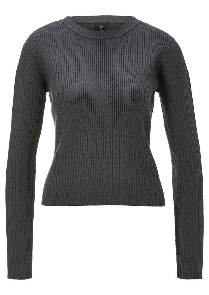Knitted jumper in boxy style