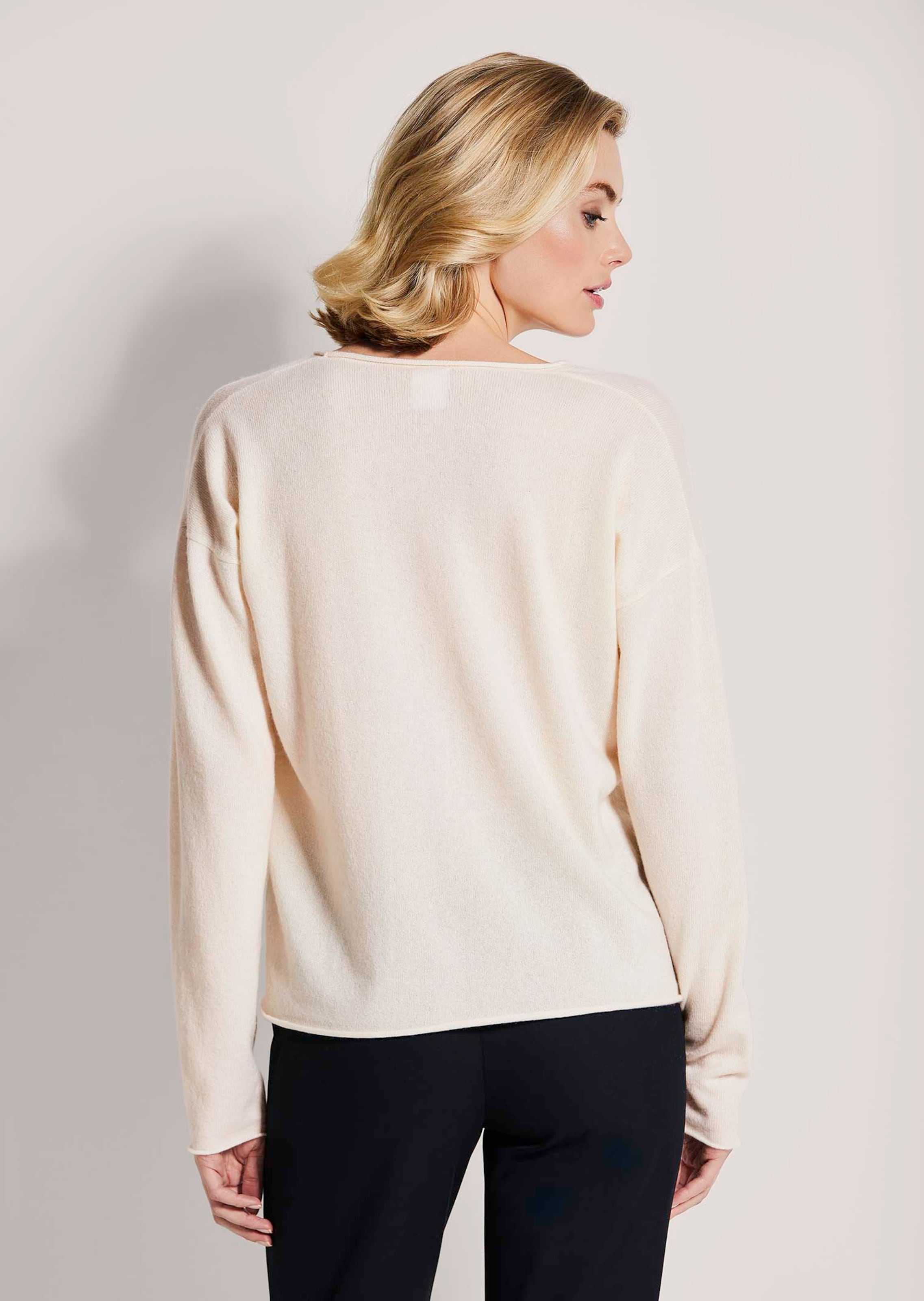 Cashmere jumper in natural white MADELEINE Fashion