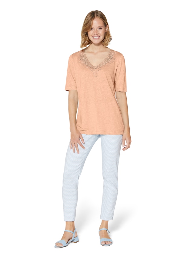 Short-sleeved linen shirt with a fine lace accent 1