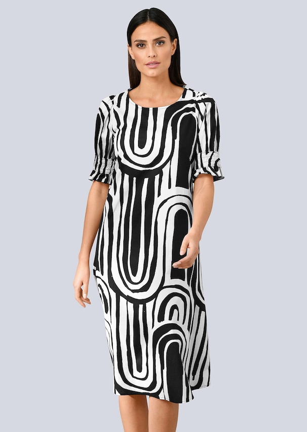 Kleid mit ausgestelltem Rock 4