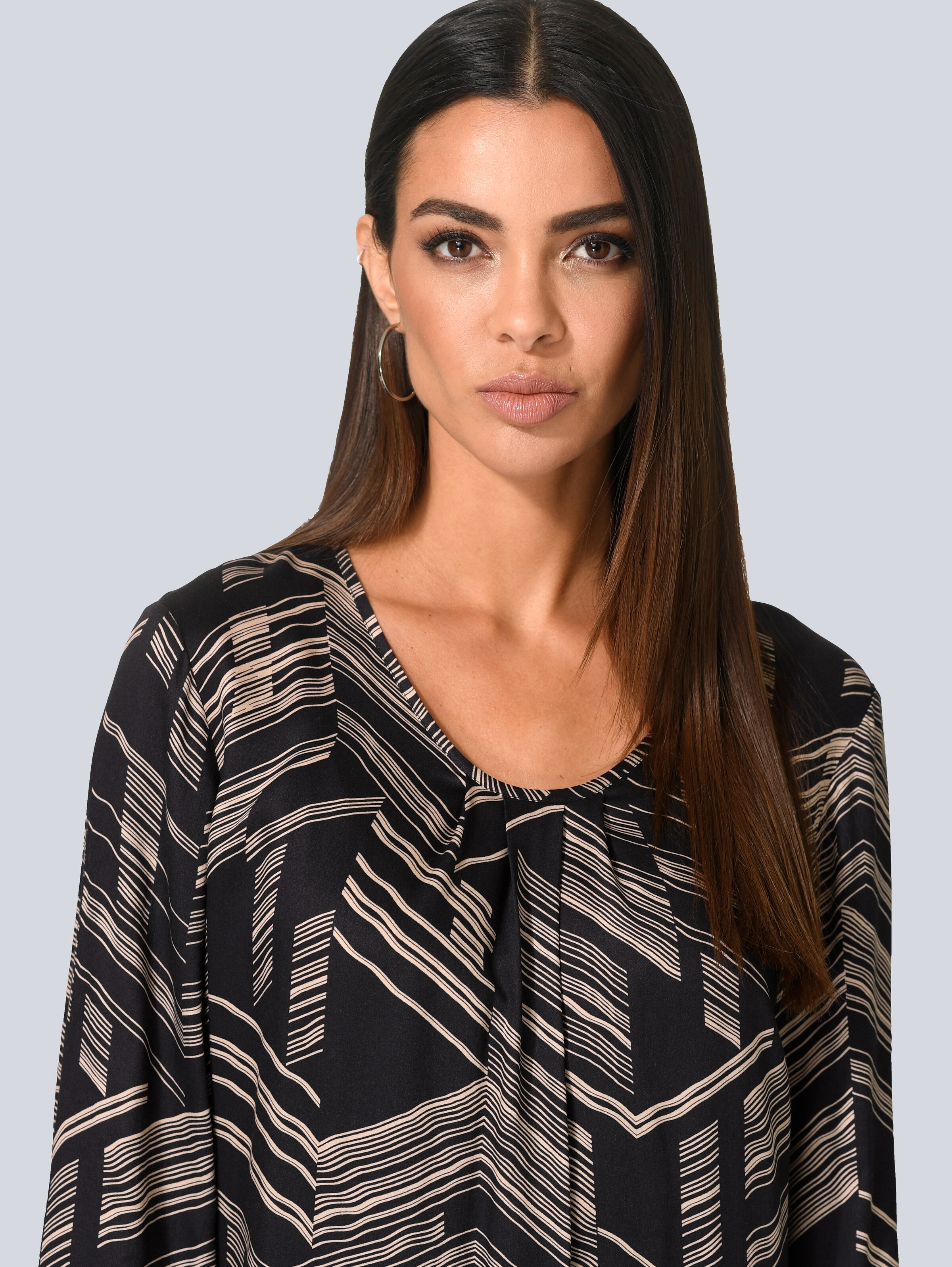 Kleid mit grafischem Druck 1