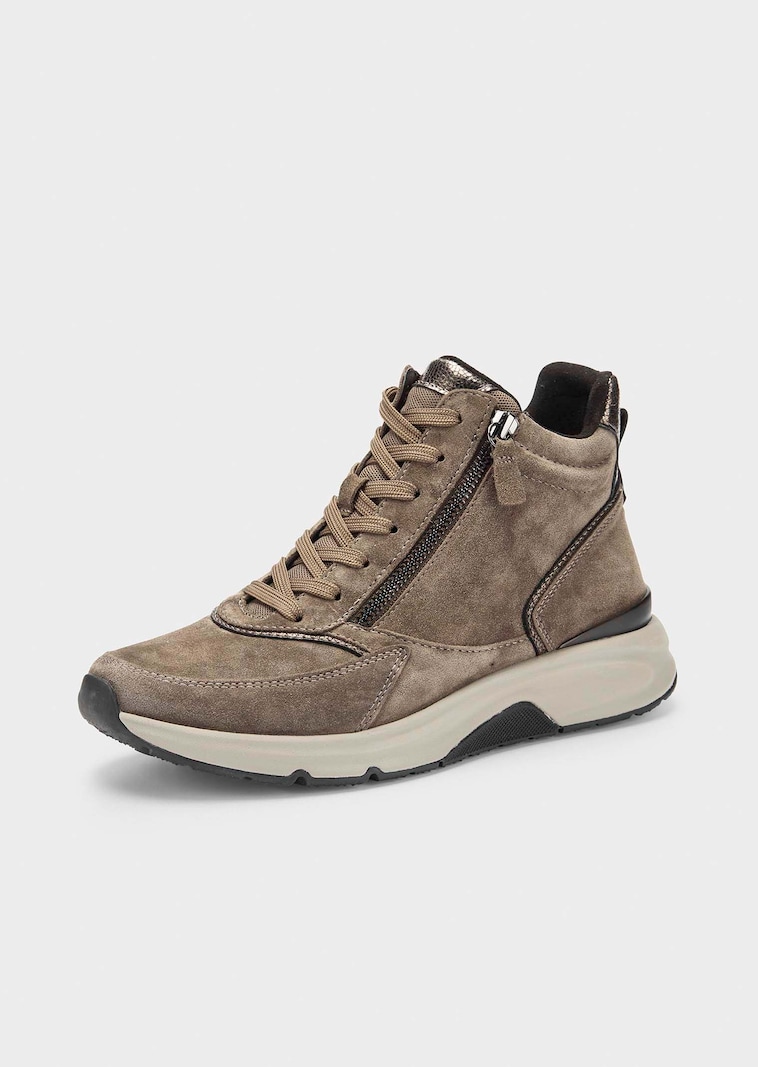 Tennarit, joissa vetoketju ja korkea varsi