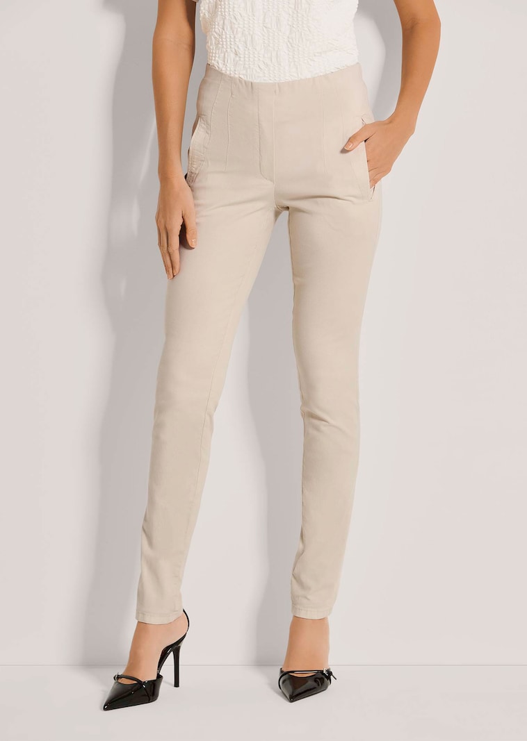 Schlanke Hose zum Schlüpfen