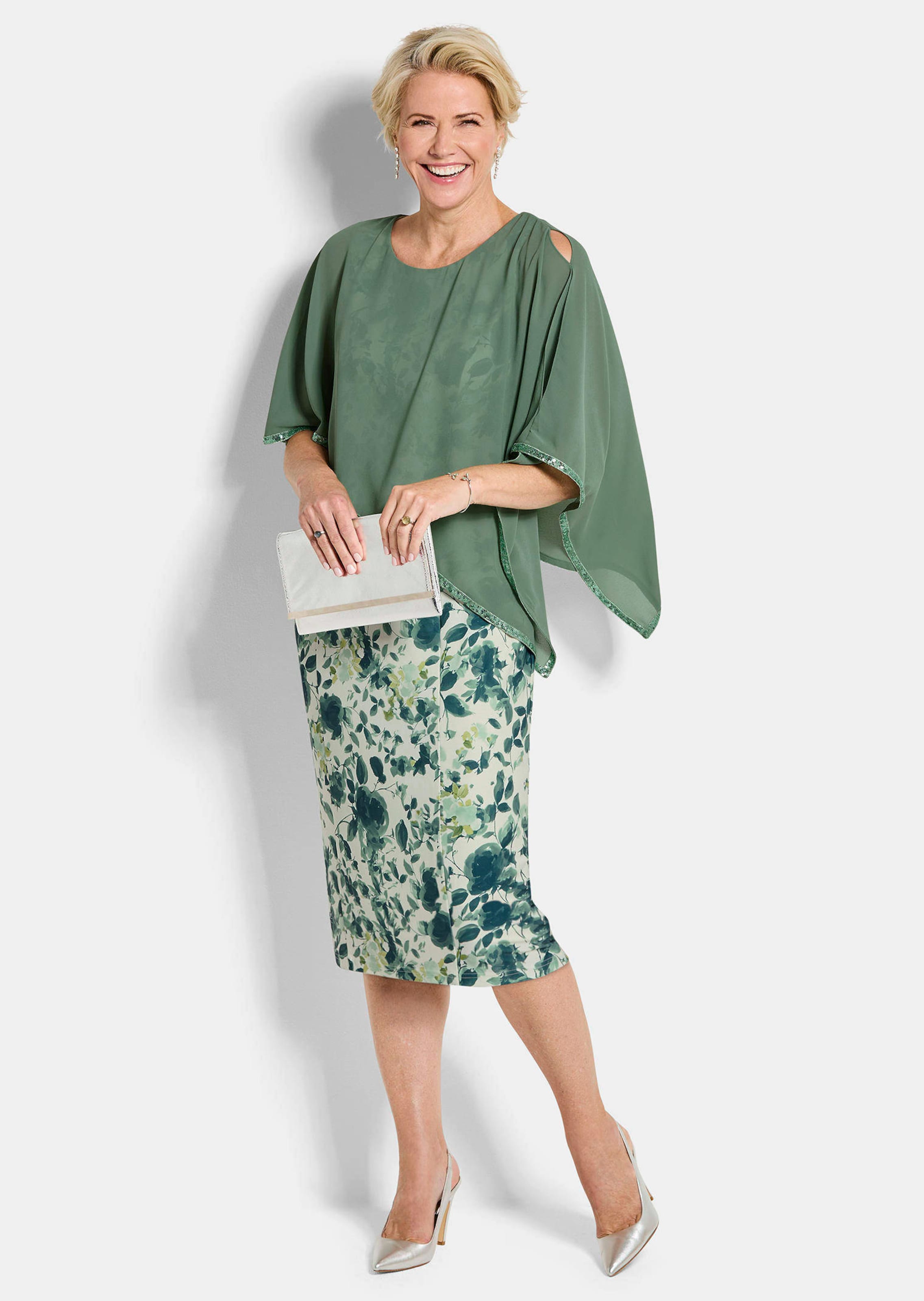 Blumenkleid mit Chiffon-Überwurf