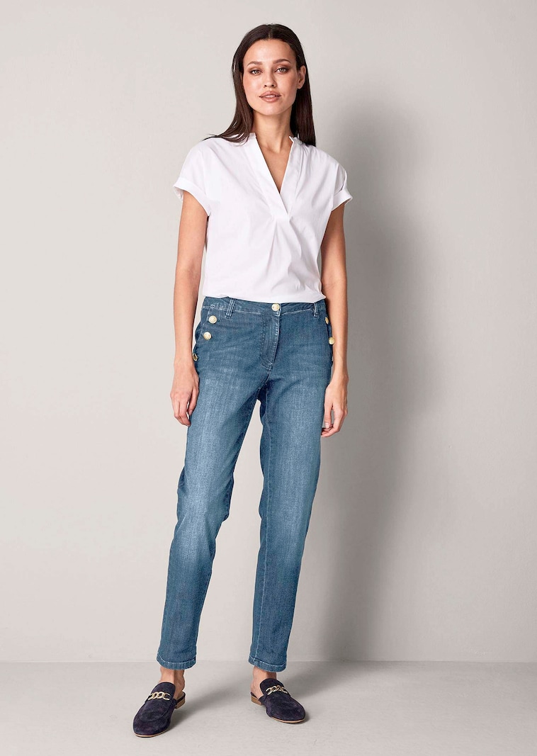 Jeans mit Goldknopf