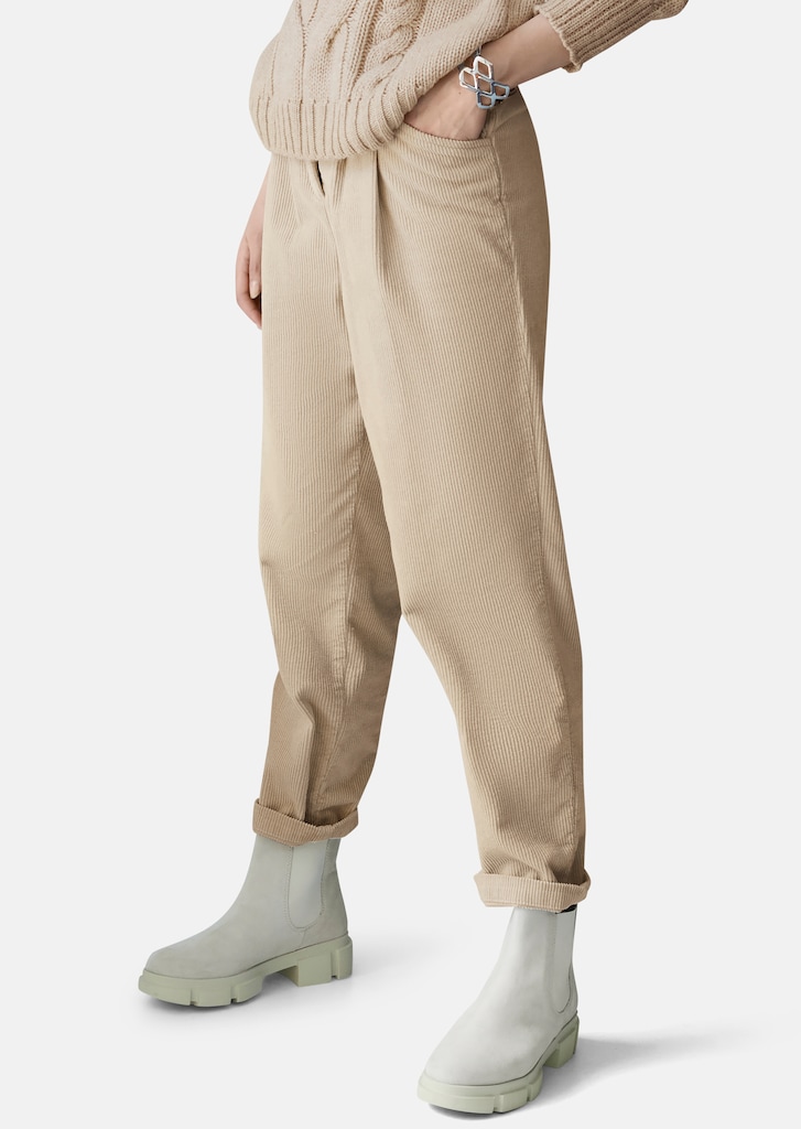 Corduroy trousers with pleats 3