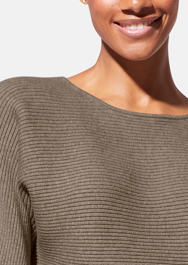 Round neck jumper with batwing sleeves 4