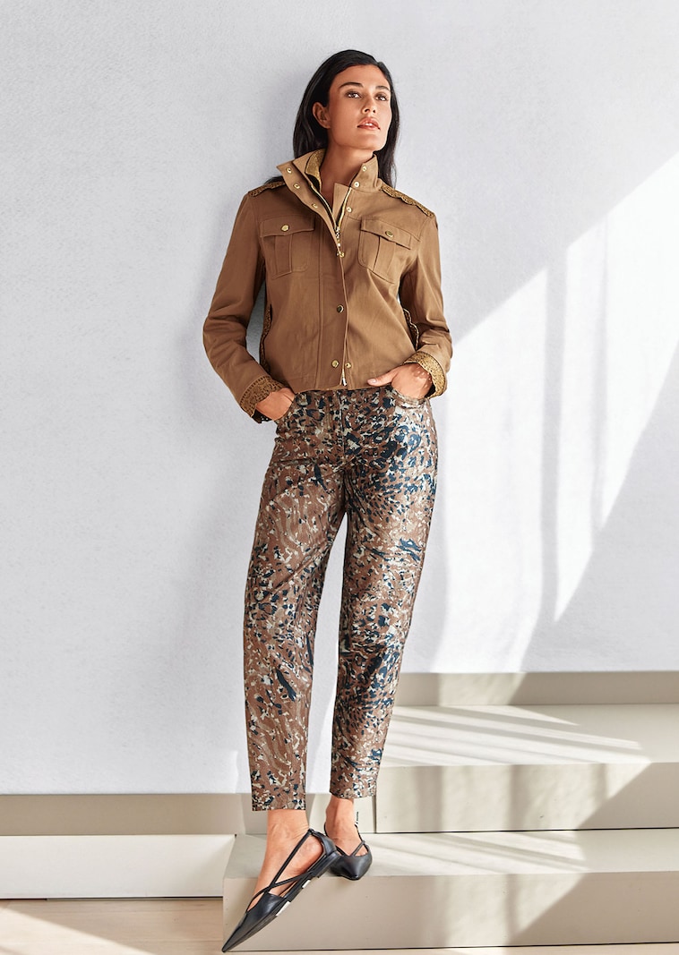 Karottenjeans im Highwaist-Stil