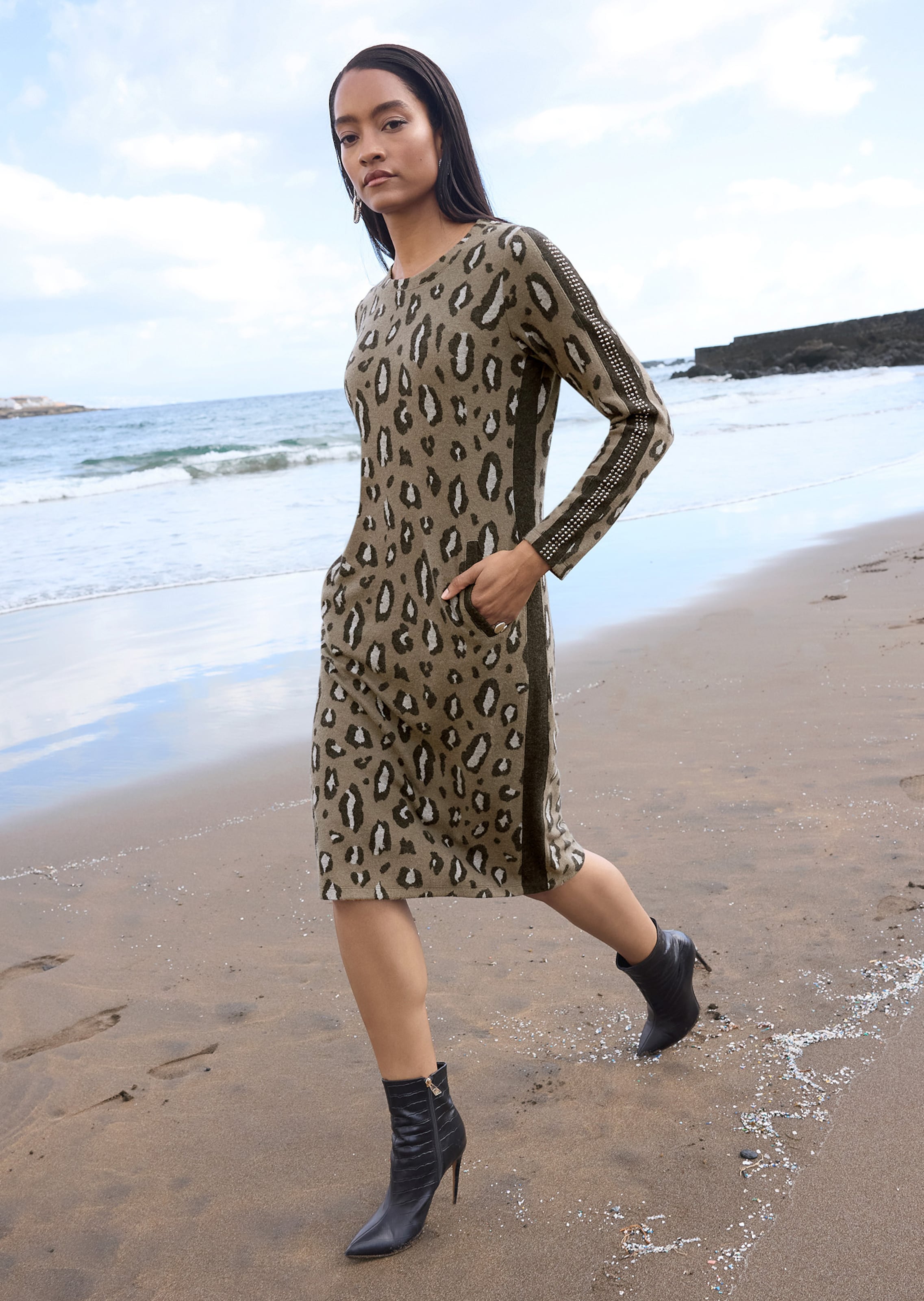 Jacquard-Kleid mit Leopardenmuster und Strass