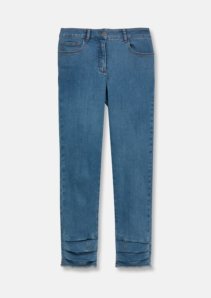 Enge Jeans mit Fransensaum 5