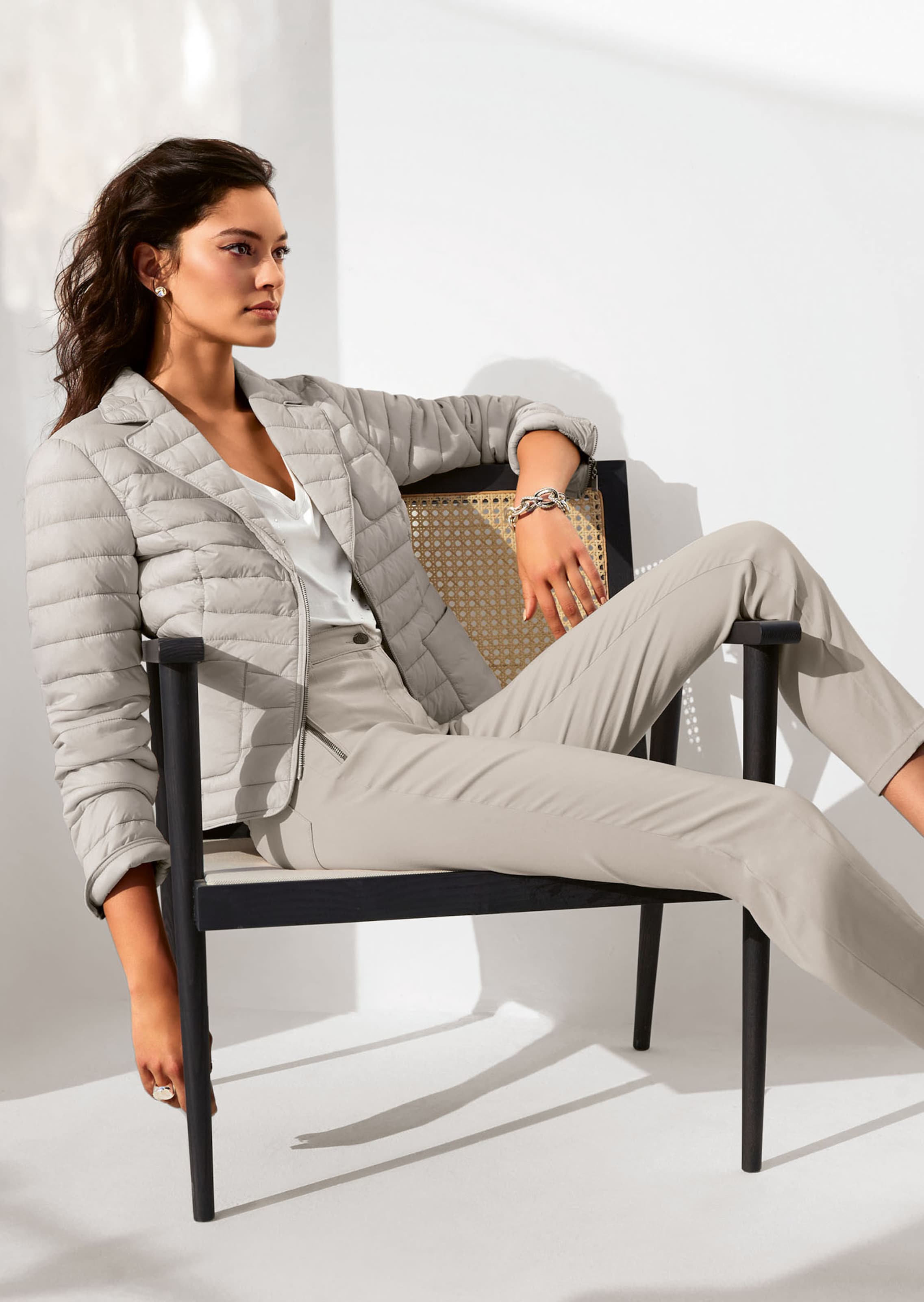 Enge Hose mit Reißverschlusstaschen