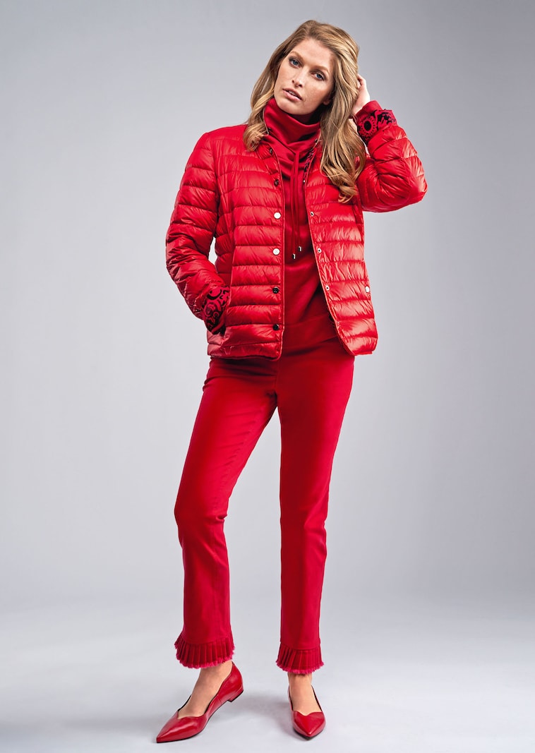 Jeans mit Plissee-Saum