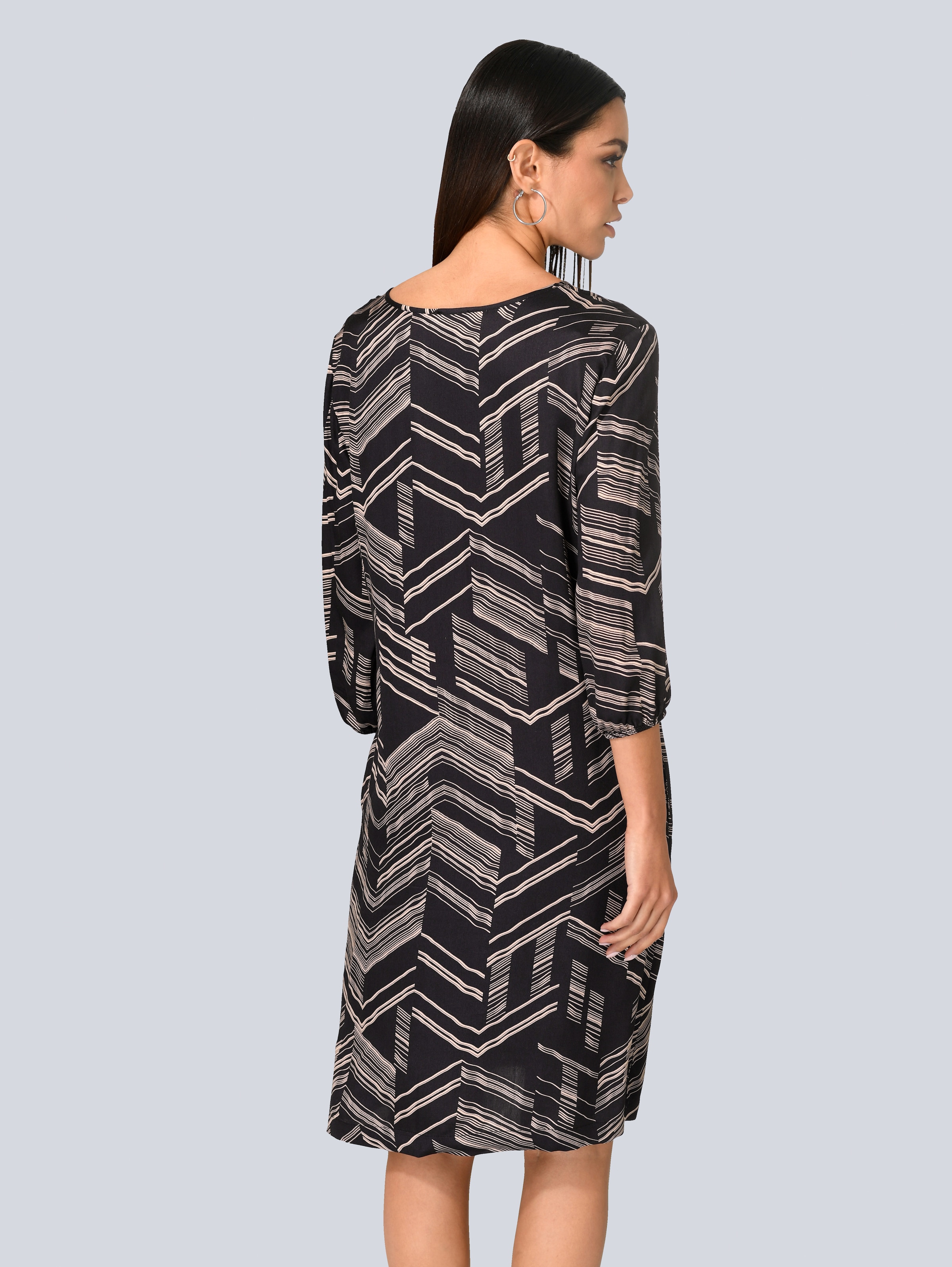 Kleid mit grafischem Druck 4