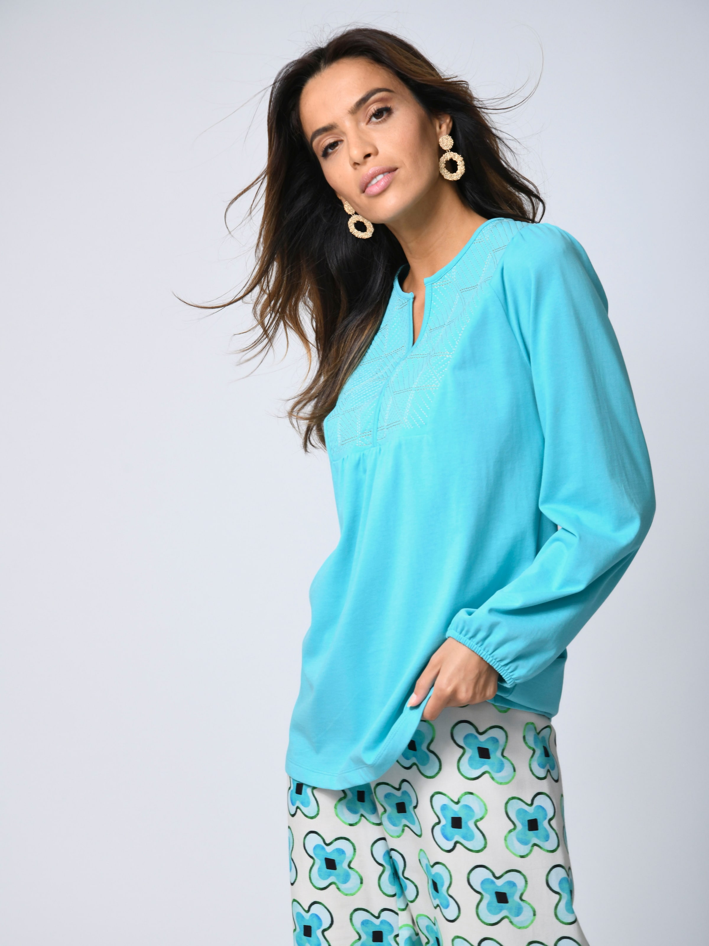 Bluse mit grafischer Stückerei 5