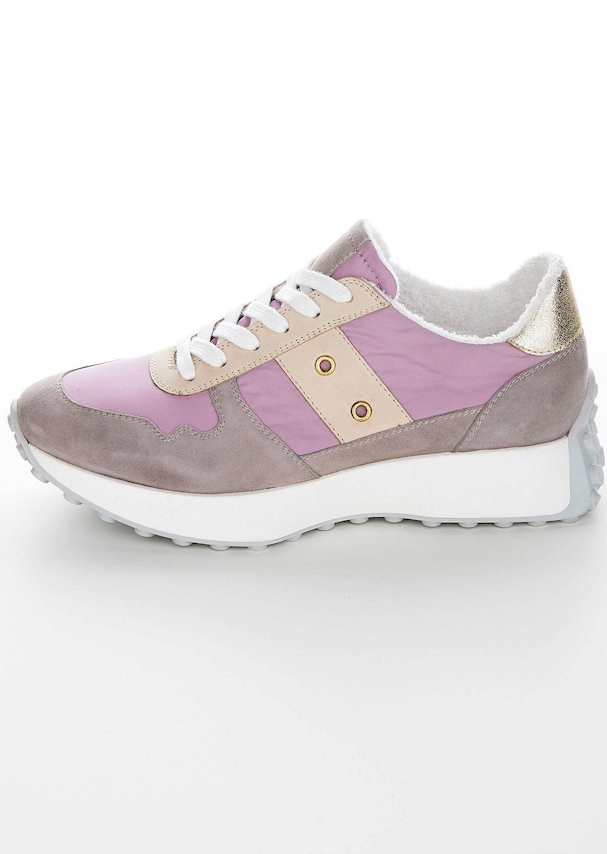 Sneaker mit modernem Materialmix 6