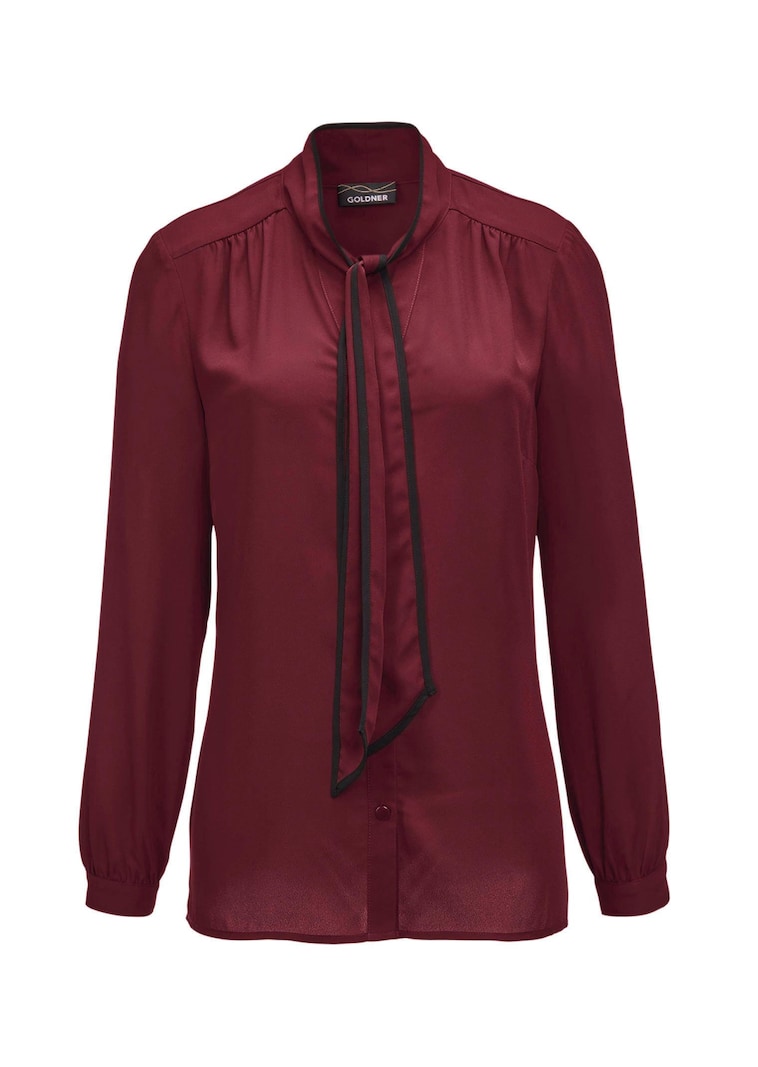 Figuurvriendelijke blouse met modieuze striksjaal