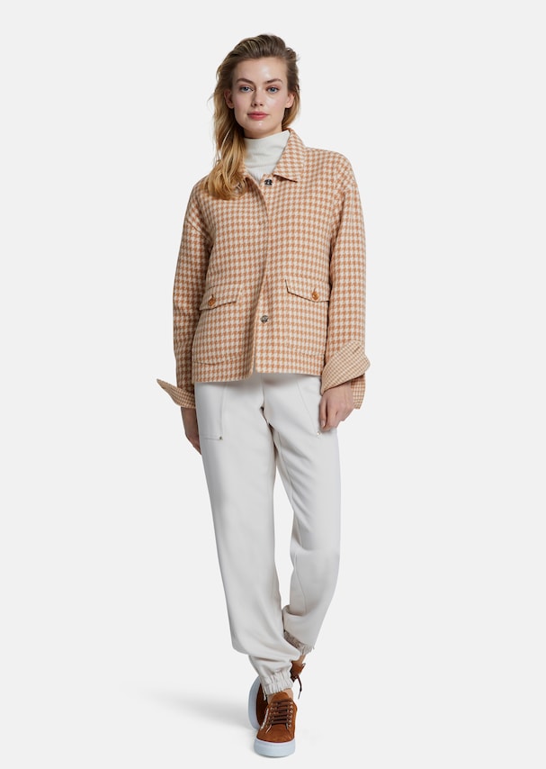 Jacket with houndstooth pattern 1