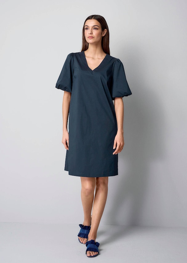Kleid mit V-Ausschnitt 1