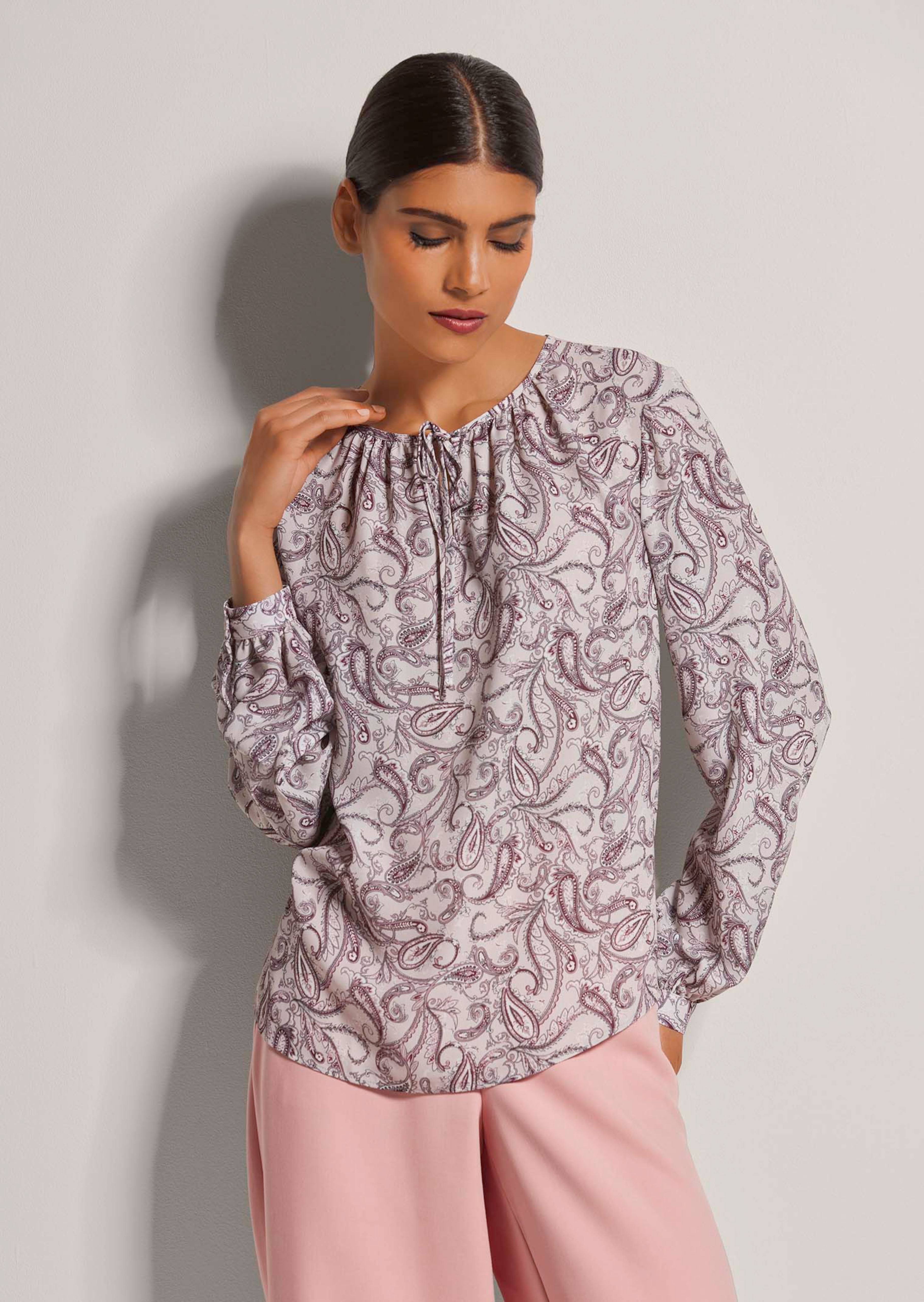 Rundhals-Bluse mit Unikat-Print