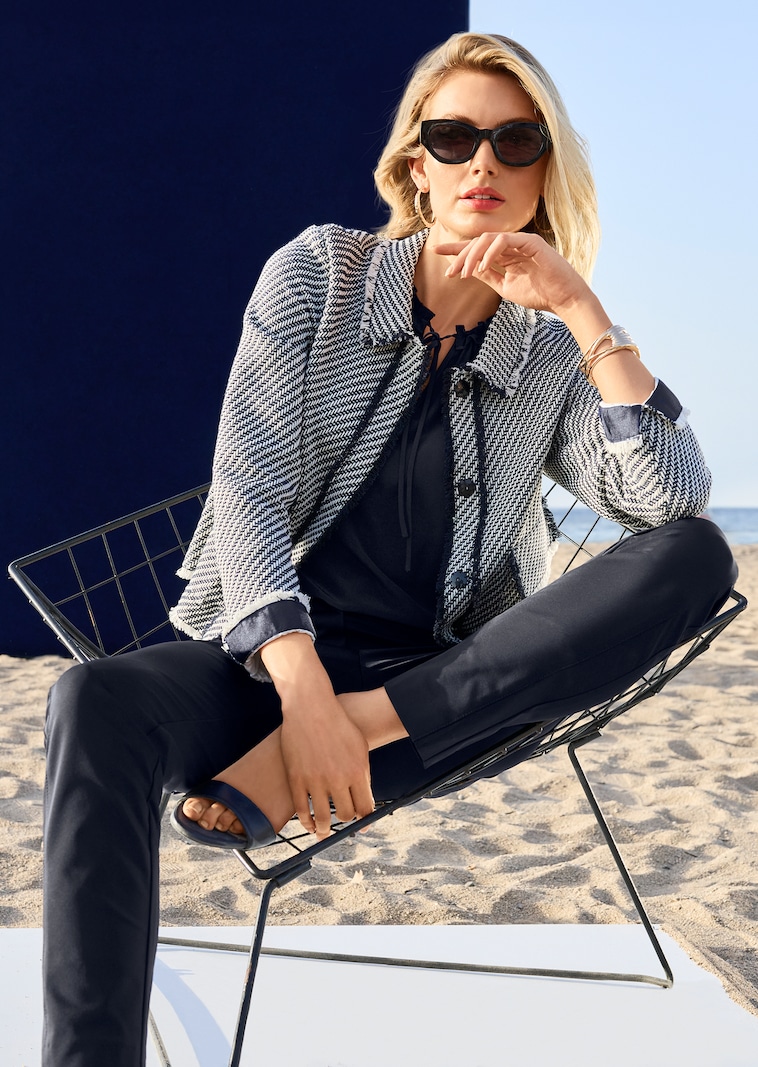 Kurzblazer mit Fransen