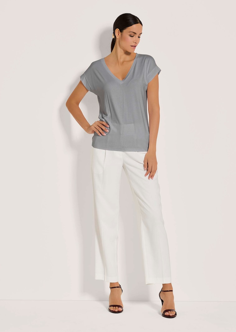 Legeres Shirt mit V-Ausschnitt