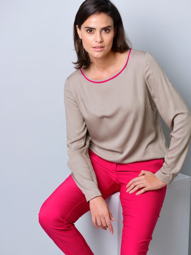 Bluse mit kontrastfarbigem Piping 6