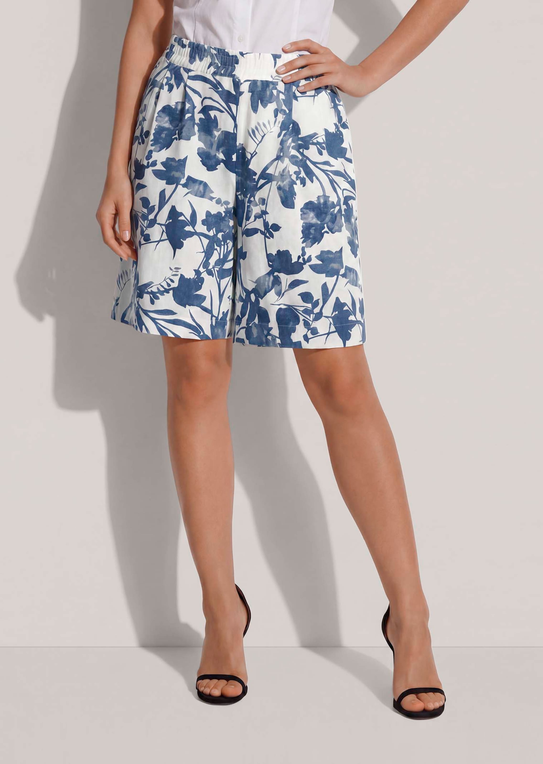 Linnen bermuda met bloemenprint