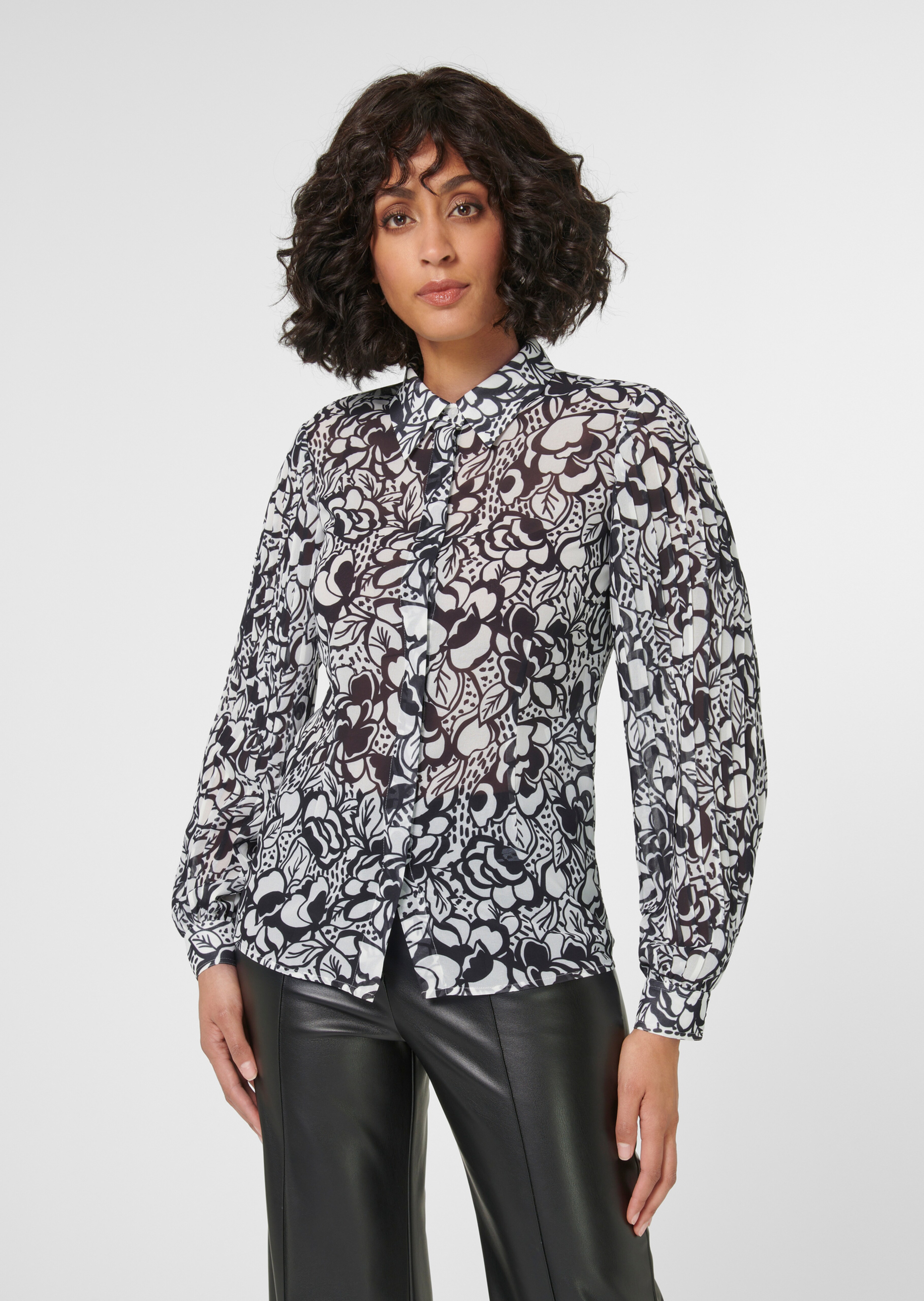 Printed blouse with pleated sleeves
