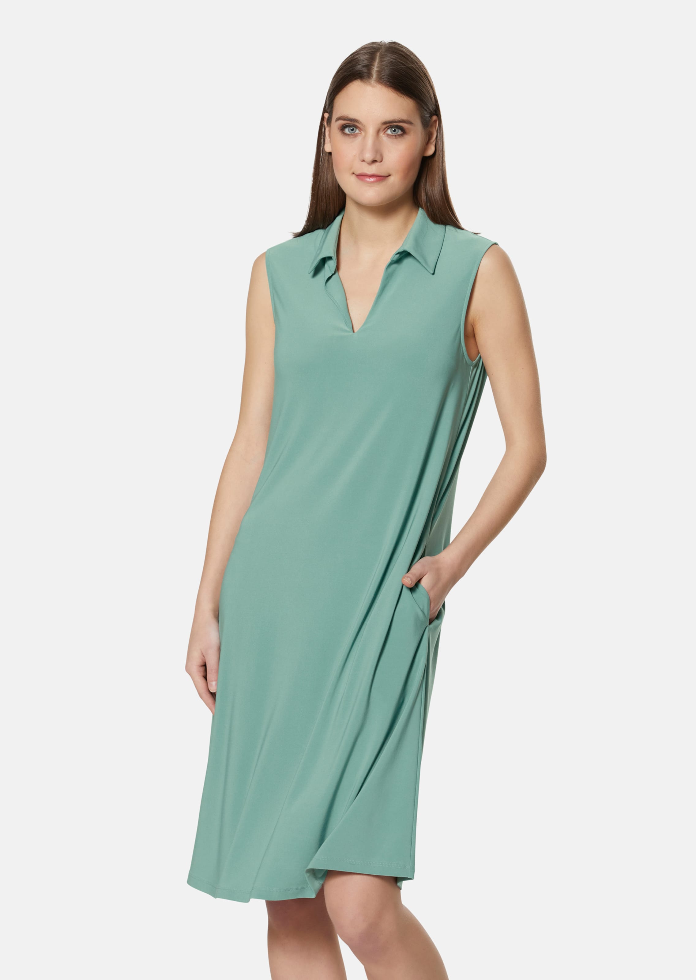 Sleeveless dress with shirt collar