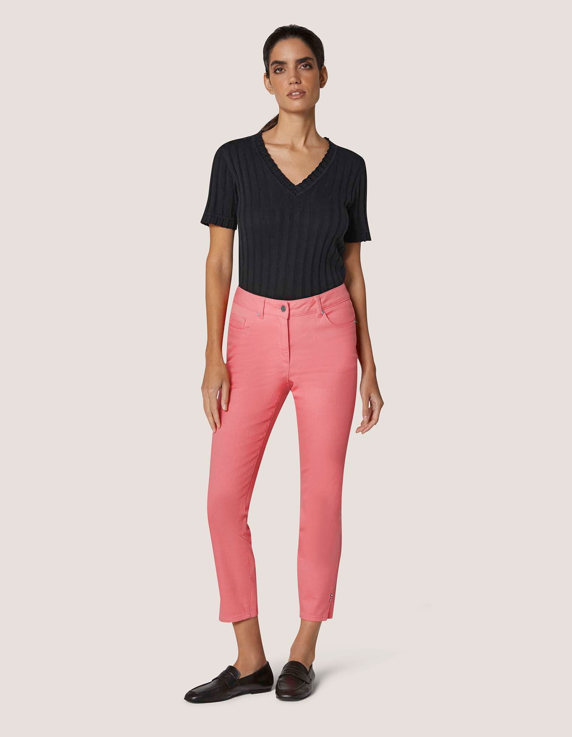 Schlanke 7/8-Jeans mit Strass-Dekoration