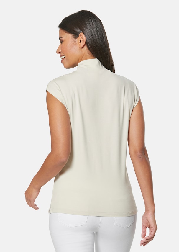 Sleeveless shirt with stand-up collar 2