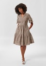 Kleid mit Lochstickerei und Rüschen thumbnail 2