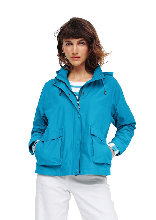 Sporty jacket with detachable hood