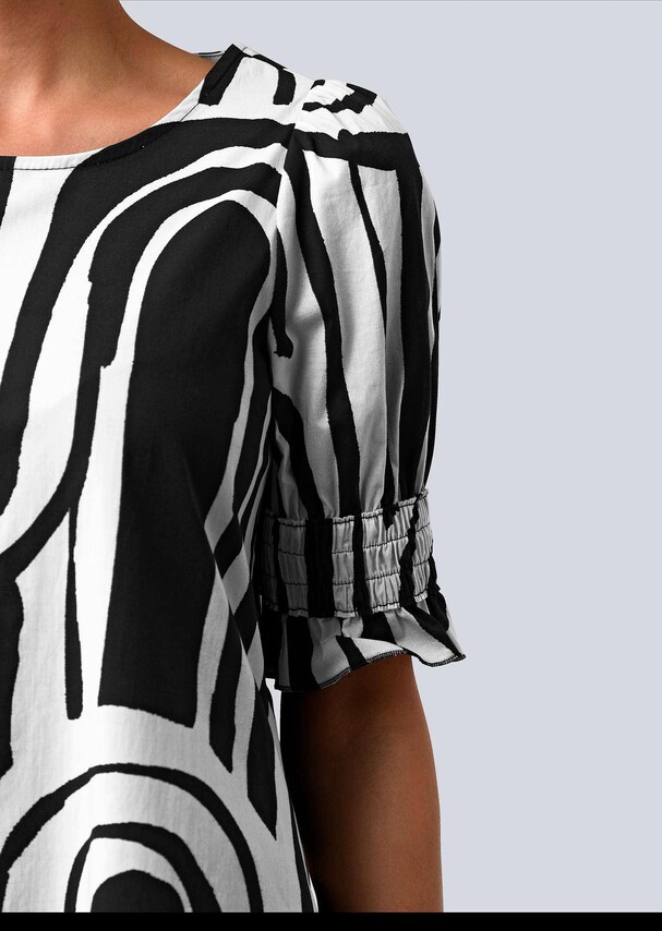 Kleid mit ausgestelltem Rock