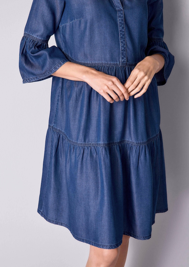 Kleid mit Stufen im Rockteil 5