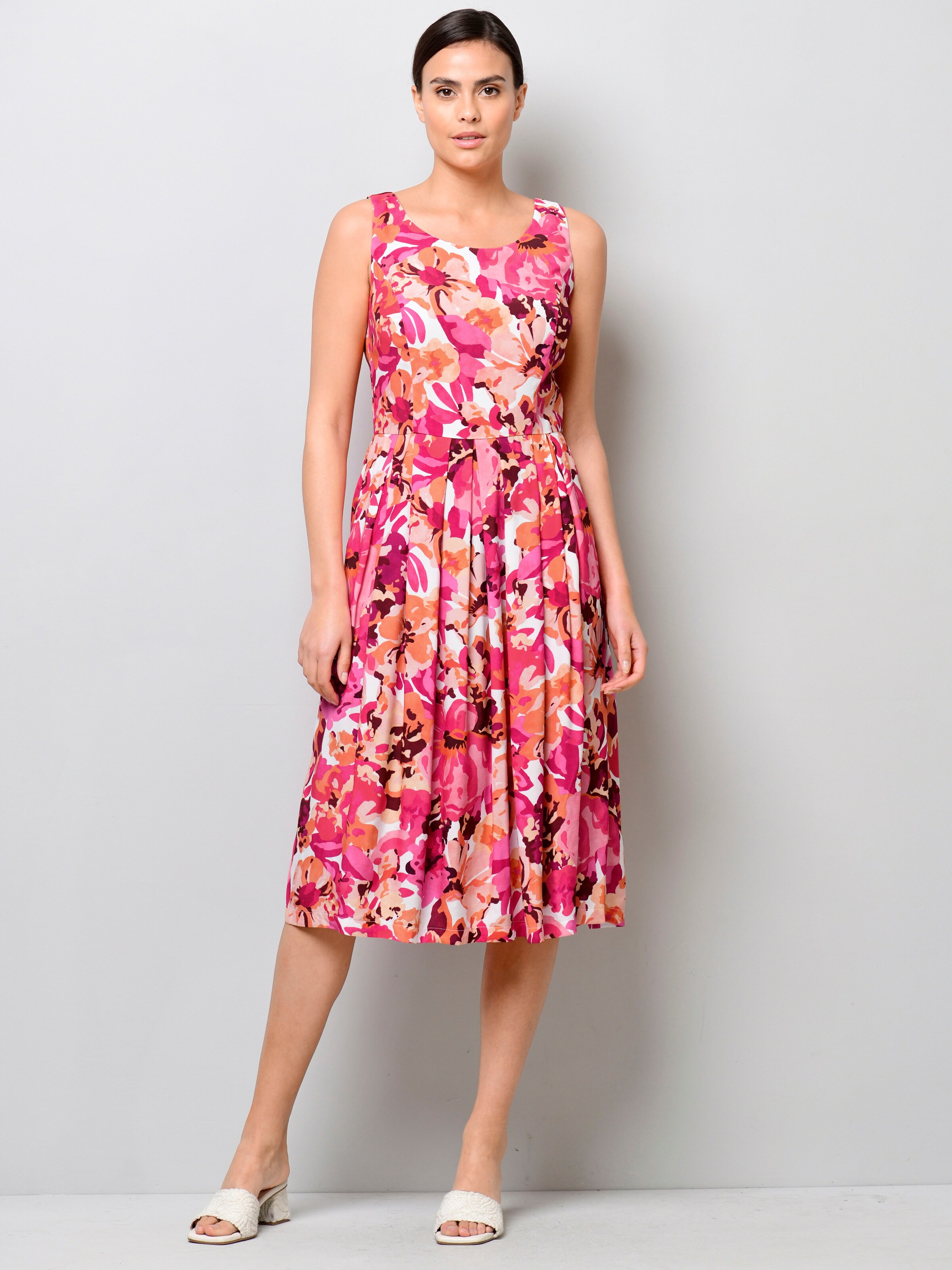 Kleid mit Falten in der Taillennaht