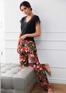 Pyjama mit Blütenprint und Spitzendetails thumbnail 1