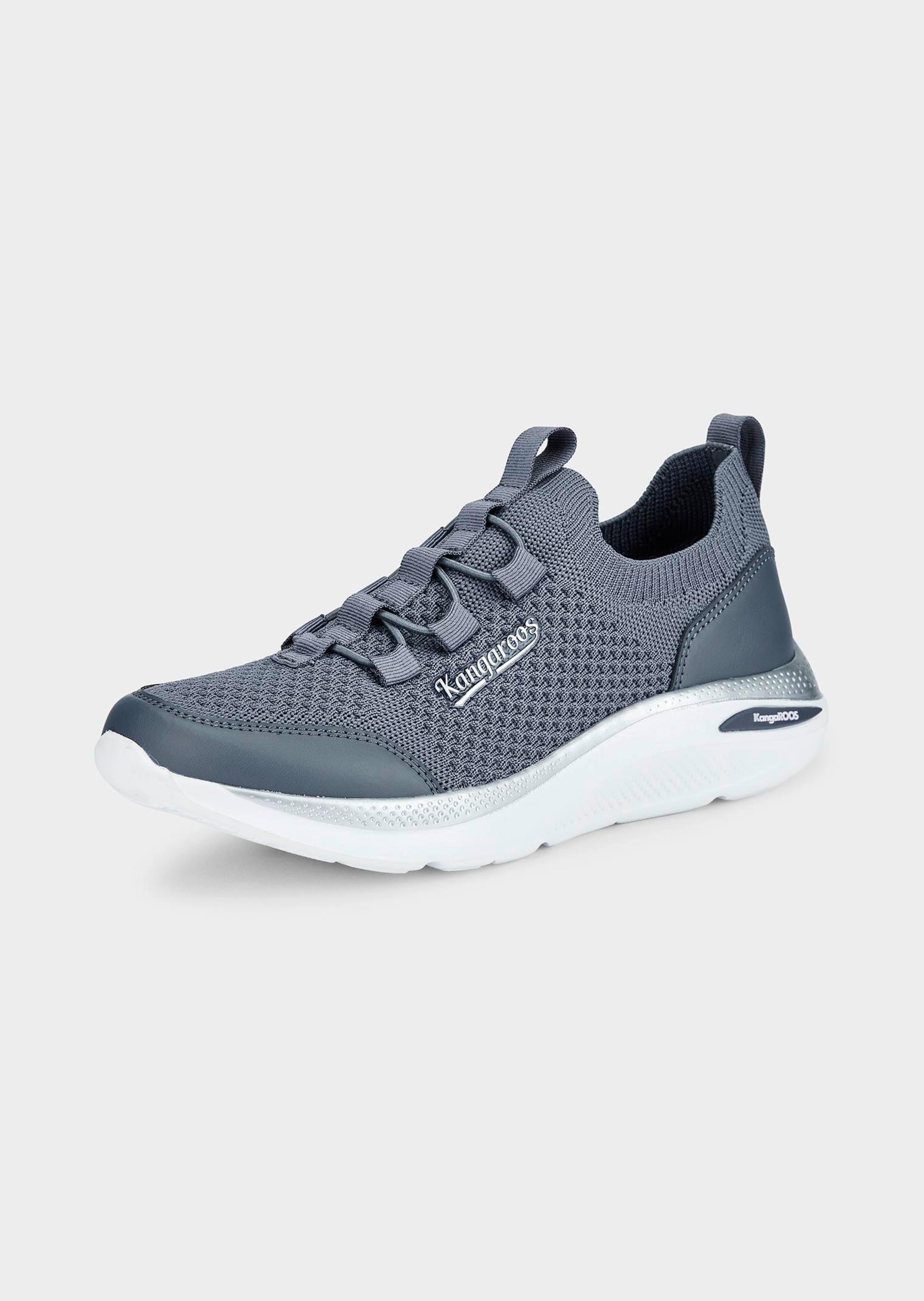 Sportiver Sneaker mit profilierter Sohle
