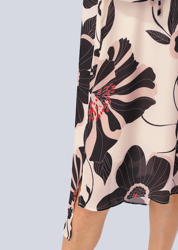 Kleid mit V-Ausschnitt 1