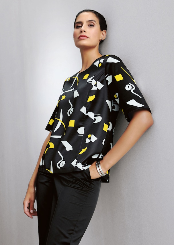 Blouse with graphic pattern