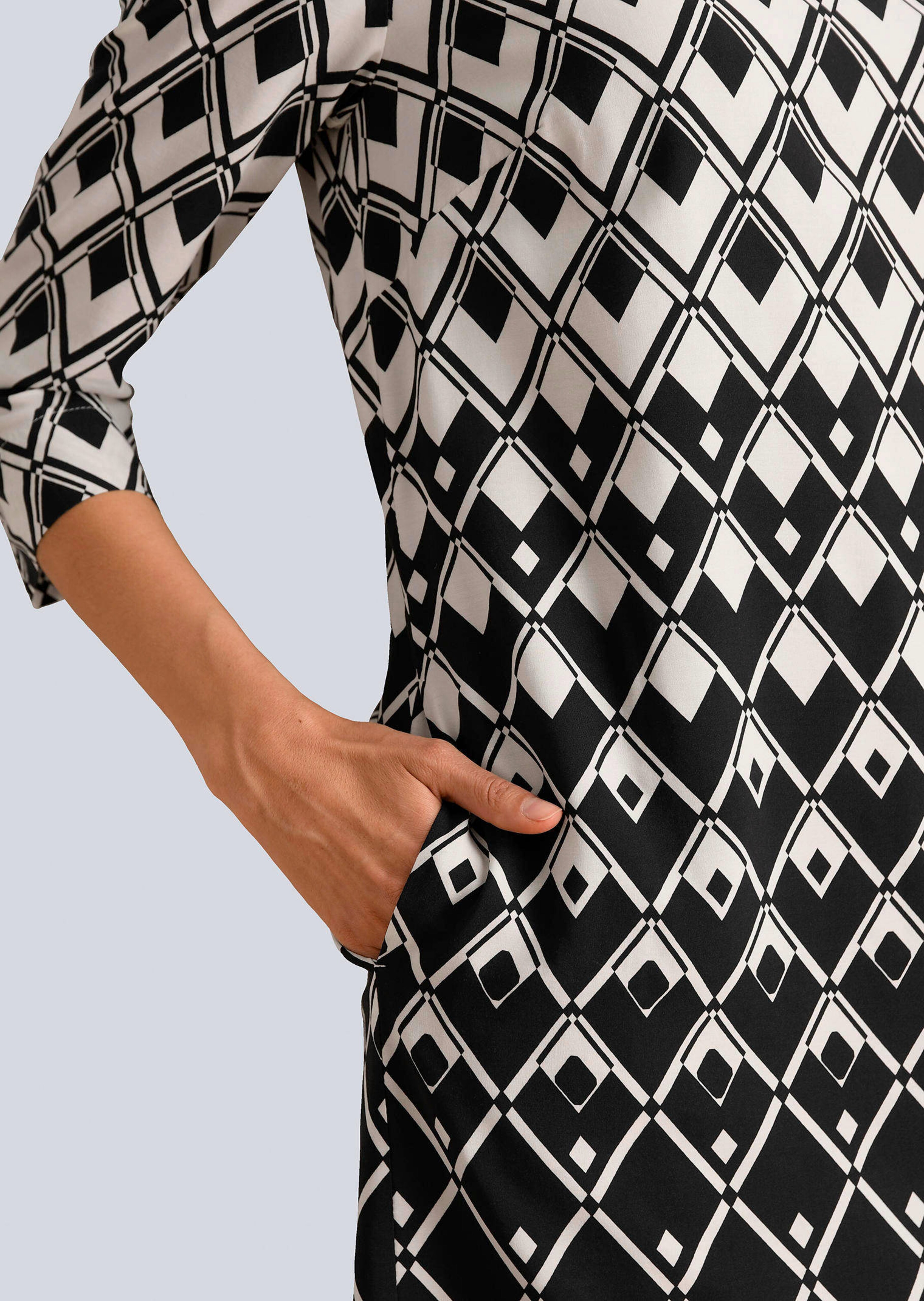 Kleid mit grafischem Druck
