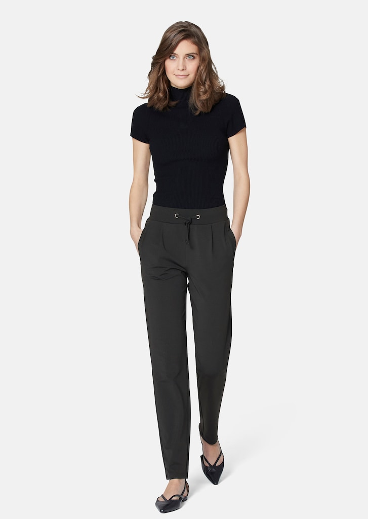 Wellness trousers in a straight, slim fit 1
